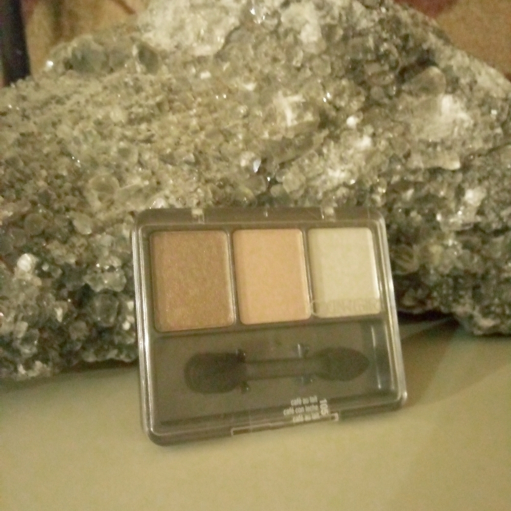 Cover girl eye shadow